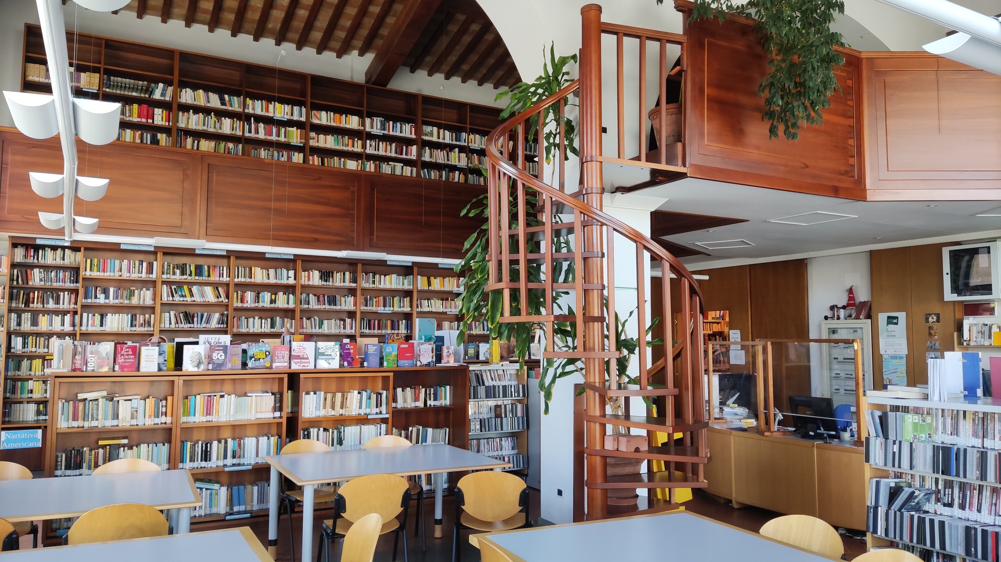 Letture in biblioteca - presentazioni e letture